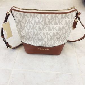 Michael Kors MD Messenger Leather Crossbody Purse